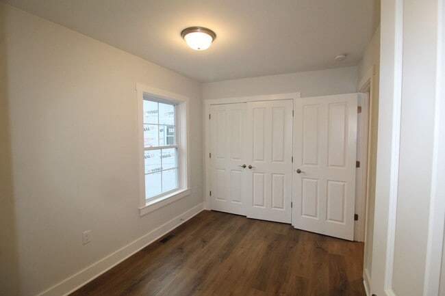 Building Photo - Lease assignment