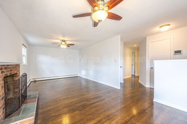 Building Photo - 32 Marshall St