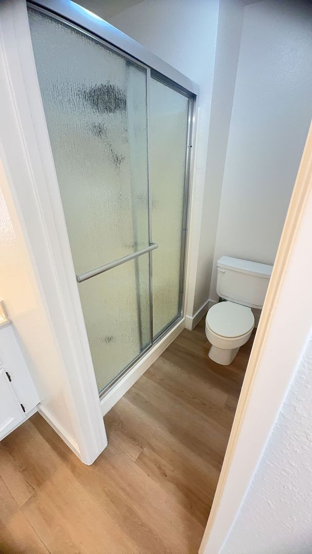 Building Photo - 2 Bed/2 Bath in Gated Community Condo