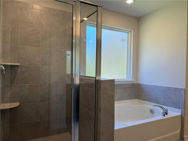 Building Photo - 6072 Hickory Crk Ct