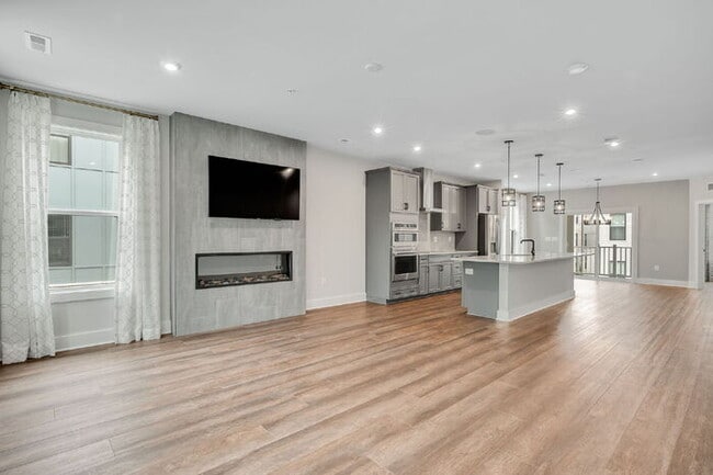 Building Photo - Spacious 3 Bedroom Condo Near VCU & VUU –  Most Utilities Included – $3,200/mo