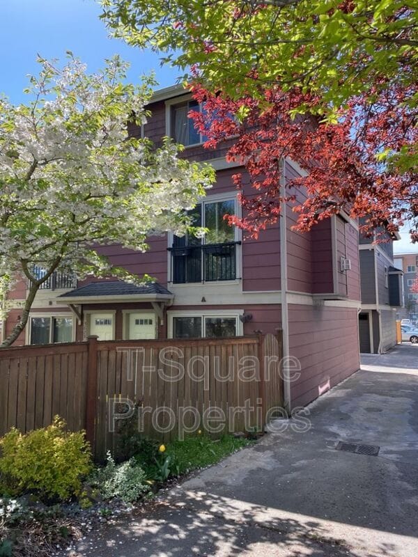 Building Photo - 3629 36th Ave S