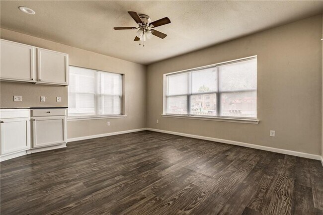 Building Photo - Penn Oak Apartments