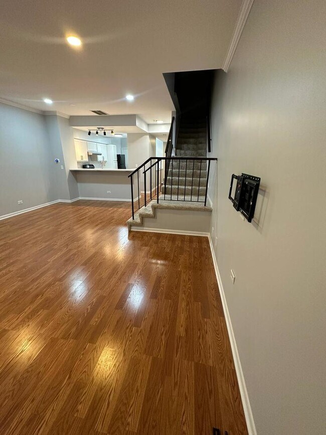 Building Photo - 1133 Cambria Ln N