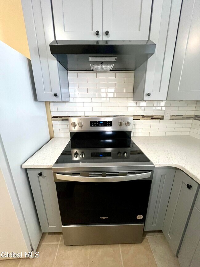 Building Photo - 298-300-300 Locust Ave