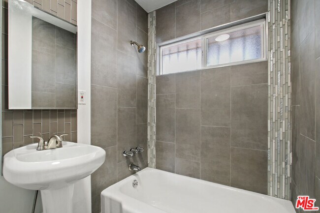 Building Photo - 1516 W 85th St