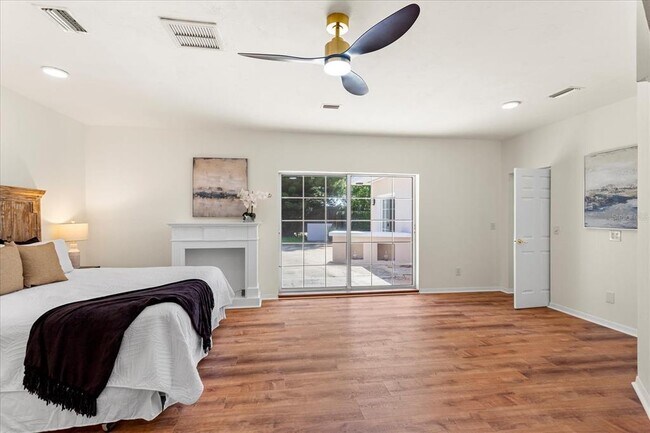 Building Photo - 105 John Anderson Dr