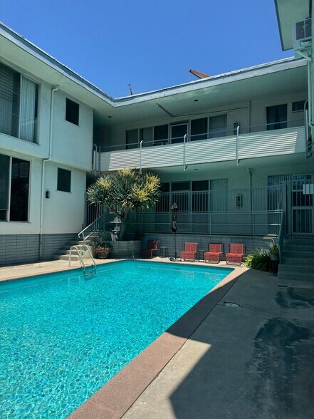 Building Photo - 4150 Los Feliz Blvd
