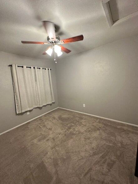 Building Photo - 286 W Palomino Dr