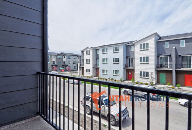 Building Photo - 1042 W 430 S