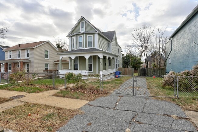 Building Photo - Renovated Single Family 2BR+2Bonus Rm/2.5BA Home in the Heart of Waverly