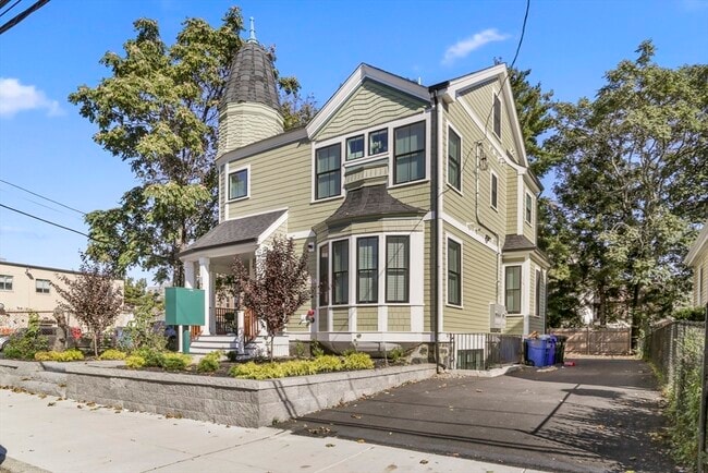 Building Photo - 12 Reedsdale St