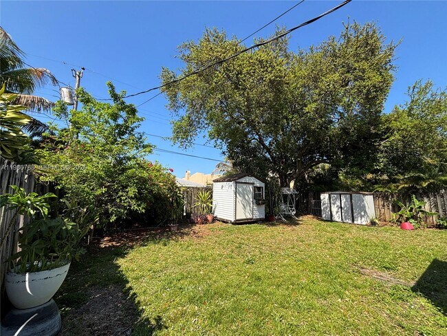 Building Photo - 521 NW 48th St