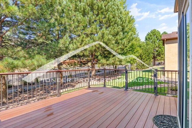 Building Photo - Low-Maintenance Living in Desirable West Side Neighborhood 5 bd, 2 car garage and AC