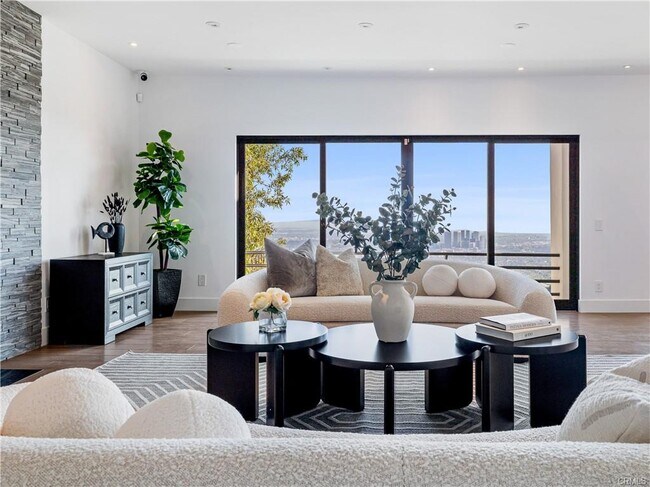 Building Photo - 2287 Sunset Plaza Dr