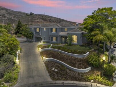 Building Photo - Luxurious, 5450 SqFt,  5 Ensuite Bedrooms ...
