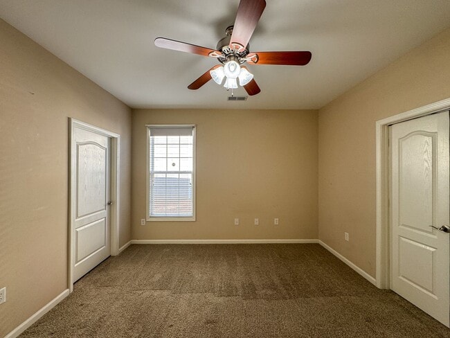 Building Photo - Charming 3 Bed 2 Bath Condo in Fayetteville