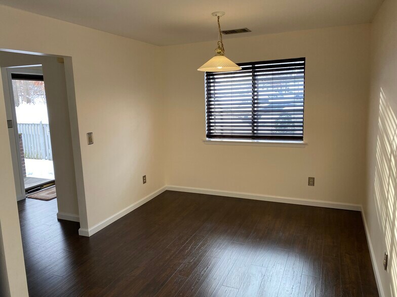 Dining room - 57 Birchwood Rd