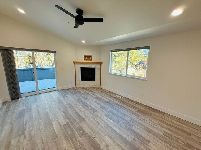 Building Photo - 1084 Dedi Ave