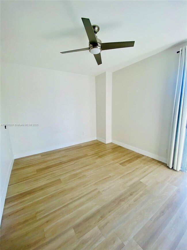 Building Photo - 20505 E Country Club Dr