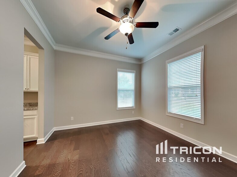 Building Photo - 135 Colonial Ct