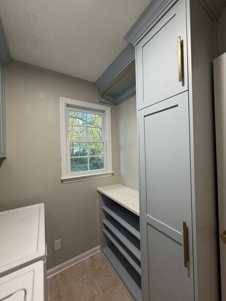 Building Photo - 1170 Lois Ln