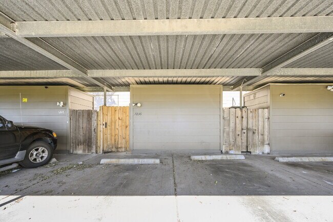 Building Photo - 7236 Crownwest St