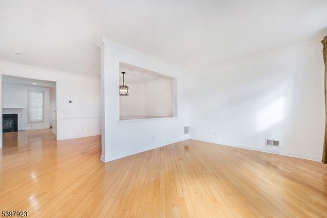 Building Photo - 43 S Shore Dr