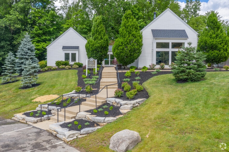 Building Photo - Portage Pointe Apartment Homes