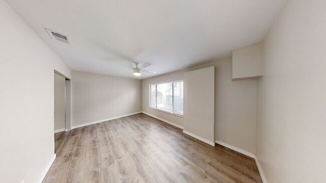 Building Photo - Remodeled 4BD/3BA, Detached Bedroom!