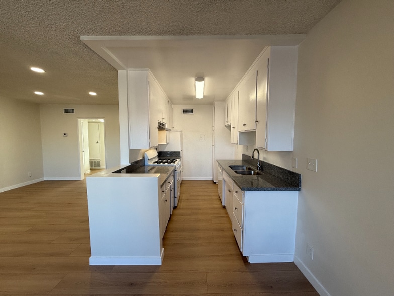 Building Photo - 6039 Whitsett Ave