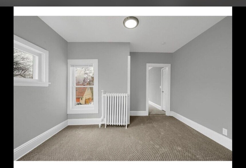 Building Photo - 1055 7th St W