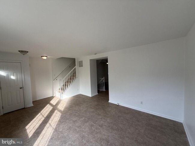 Building Photo - 3 Coachlight Dr