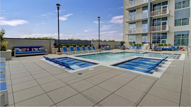 Building Photo - 719 8th Ave S