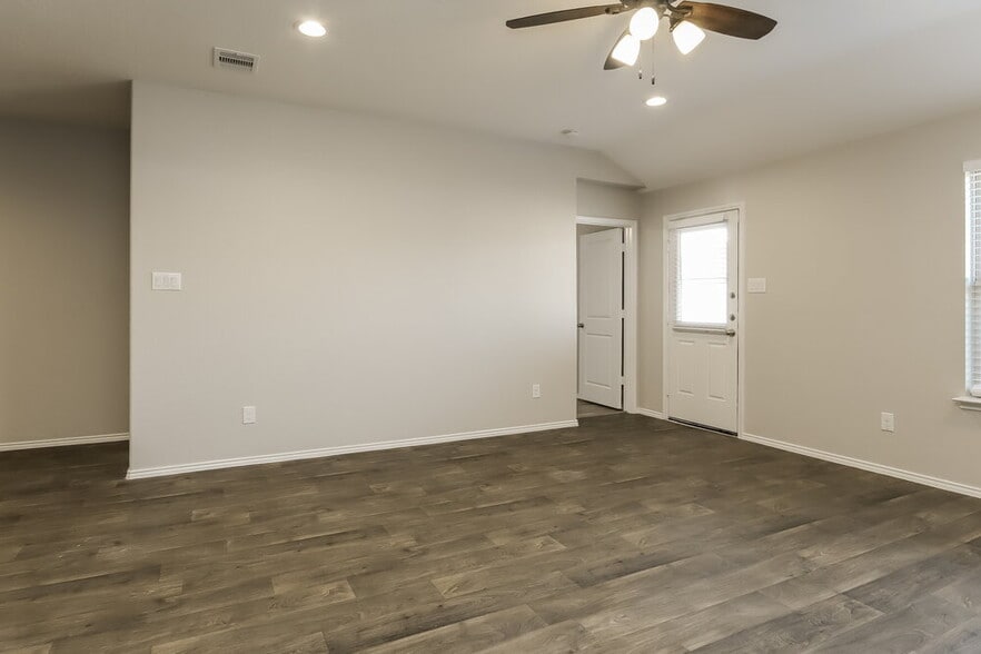 Building Photo - 8102 Rose Petals Ln