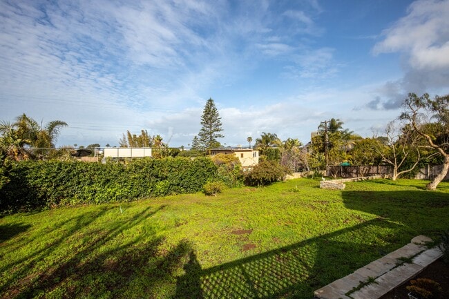 Building Photo - 1090 Devonshire Dr