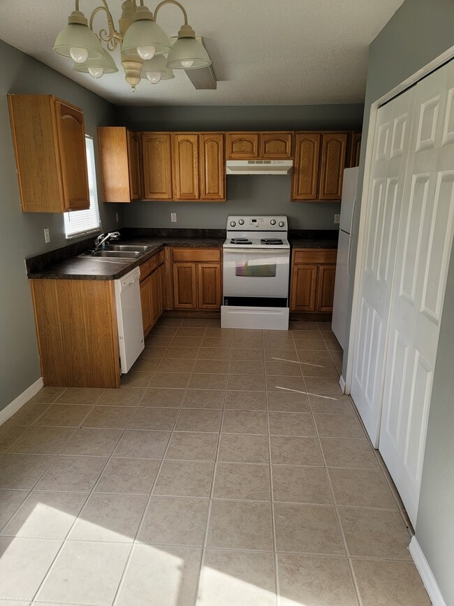 Building Photo - 8862 Juniper Rd