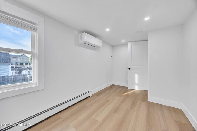 Building Photo - 6 Orchard St