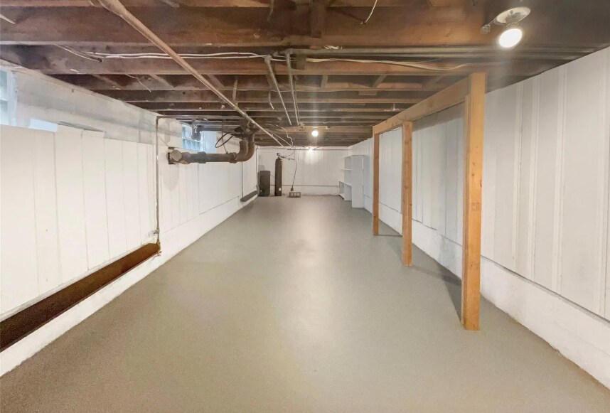 Building Photo - 6441 Crest Dr