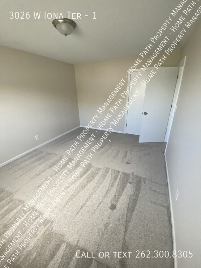 Building Photo - 3026 W Iona Terrace