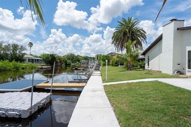 Building Photo - 9910 Island Harbor Dr