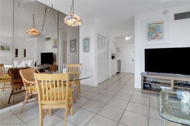 Building Photo - 220 Seaview Ct