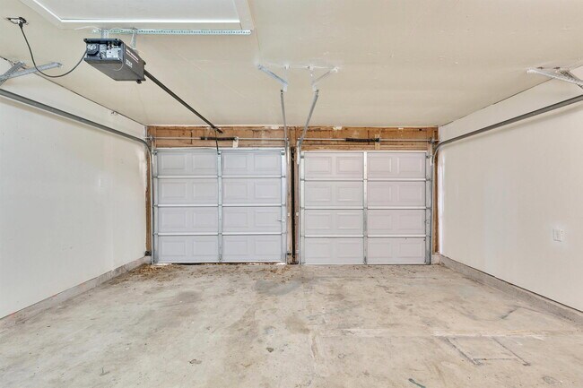 Building Photo - 2104 Agarita Trail