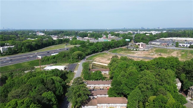 Building Photo - 2956 N Dekalb Dr