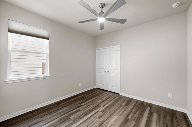 Building Photo - 1524 Elise Ave