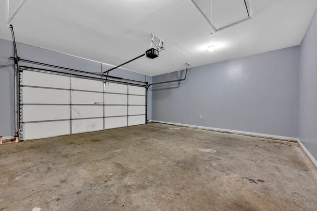 Building Photo - 3105 Vintage Way