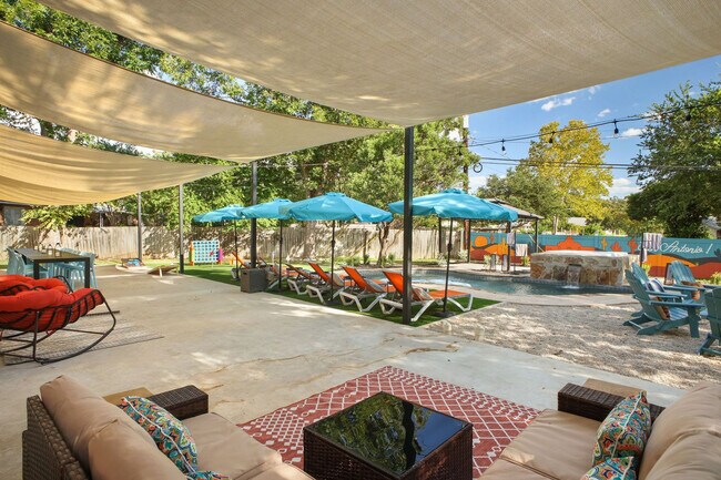 Building Photo - 5410 King Richard St