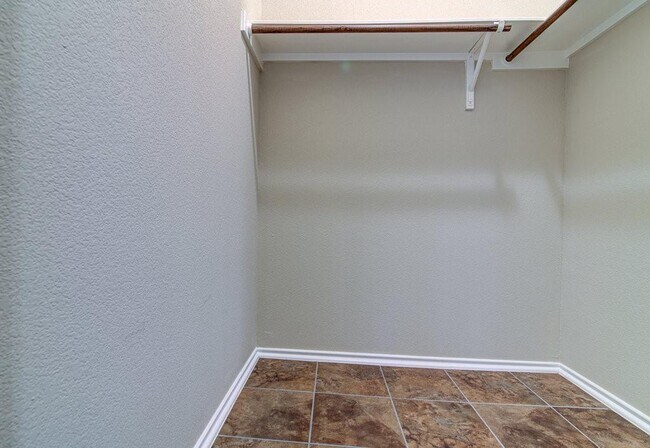 Building Photo - 1808 McClannahan Dr