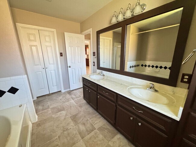 Building Photo - 4-Bedroom House for Rent in Killeen