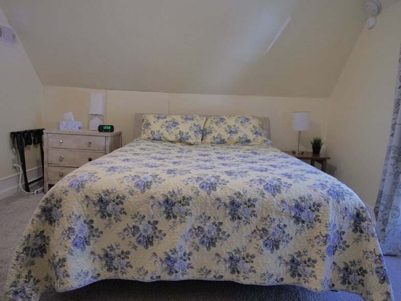 Building Photo - 814 E Cimarron St